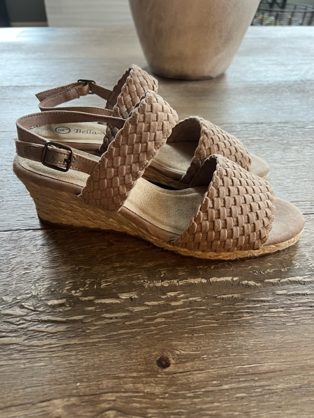 NWOT Bella Vita Mariella Slingback Wedge in Taupe - Picture 4 of 10